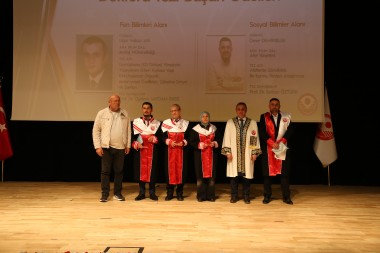 Üniversitemizde Mezuniyet Töreni Coşkulu Bir Şekilde Kutlandı